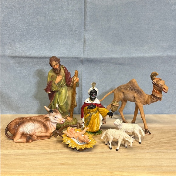 Nativity Scene Figurines Set of 8 pcs - Picture 1 of 3